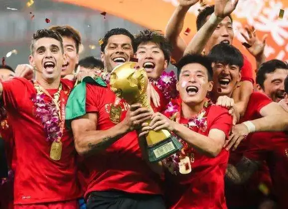 罗纳尔多身价2019年多少_罗纳尔多足球历史地位排名_足球历史身价最高罗纳尔多