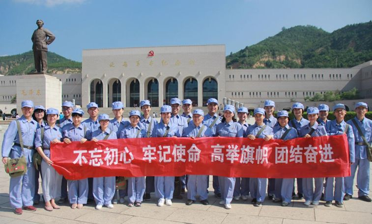 关于足球的团建游戏_足球游戏游戏规则_团建足球的游戏规则